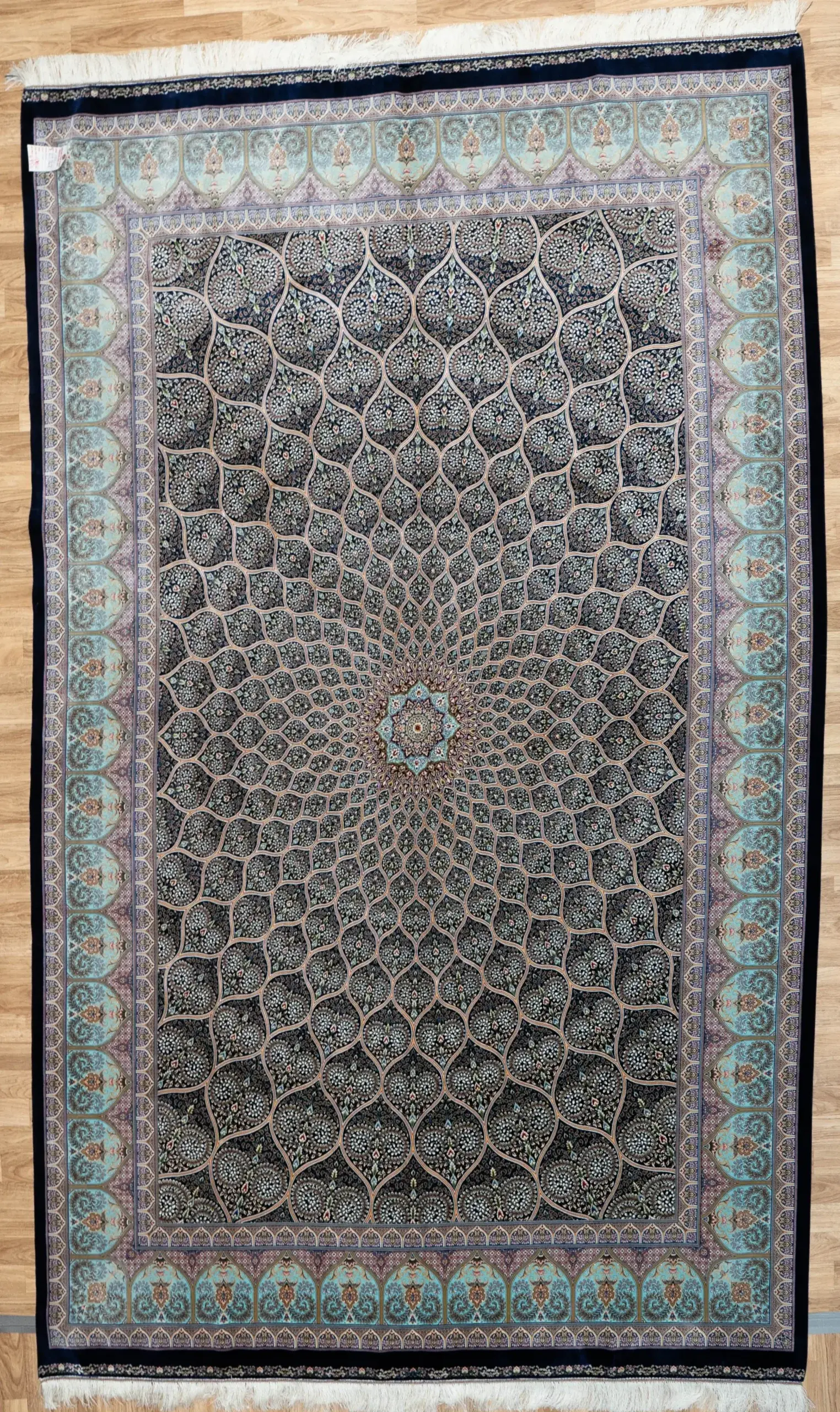 Qum Design Wool Rug 6.8 x 11.0